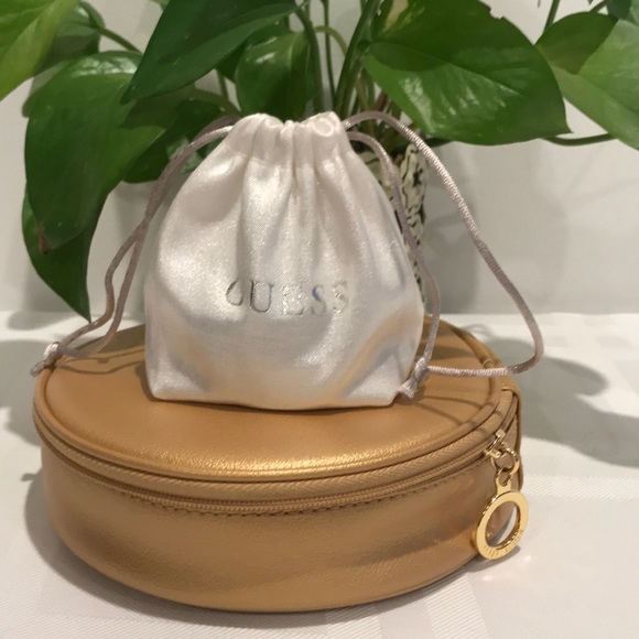 🔥Guess fashion bangle bracelets.🔥 - Picture 7 of 7